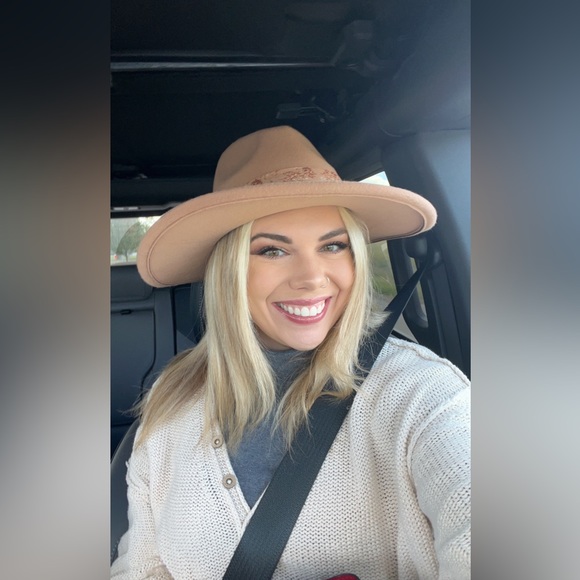 Meet your Posher, Taylor - Picture 8 of 11